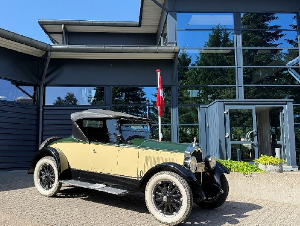 Start nr. 55 – Buick Standard Roadster, årgang 1925 – Ejet af Strib Automobilmuseum – kørt af Jørgen Hindsgaul, Strib Automobilmuseum med Jørn Egedal, Strib Automobilmuseum som co-driver.
(Foto: Arkivbillede fra Dansk Veteranbil Klub og Strib Automobilmuseum)